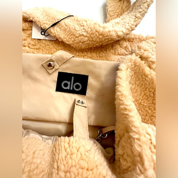 ALO Foxy Sherpa Tote - Picture 3 of 7
